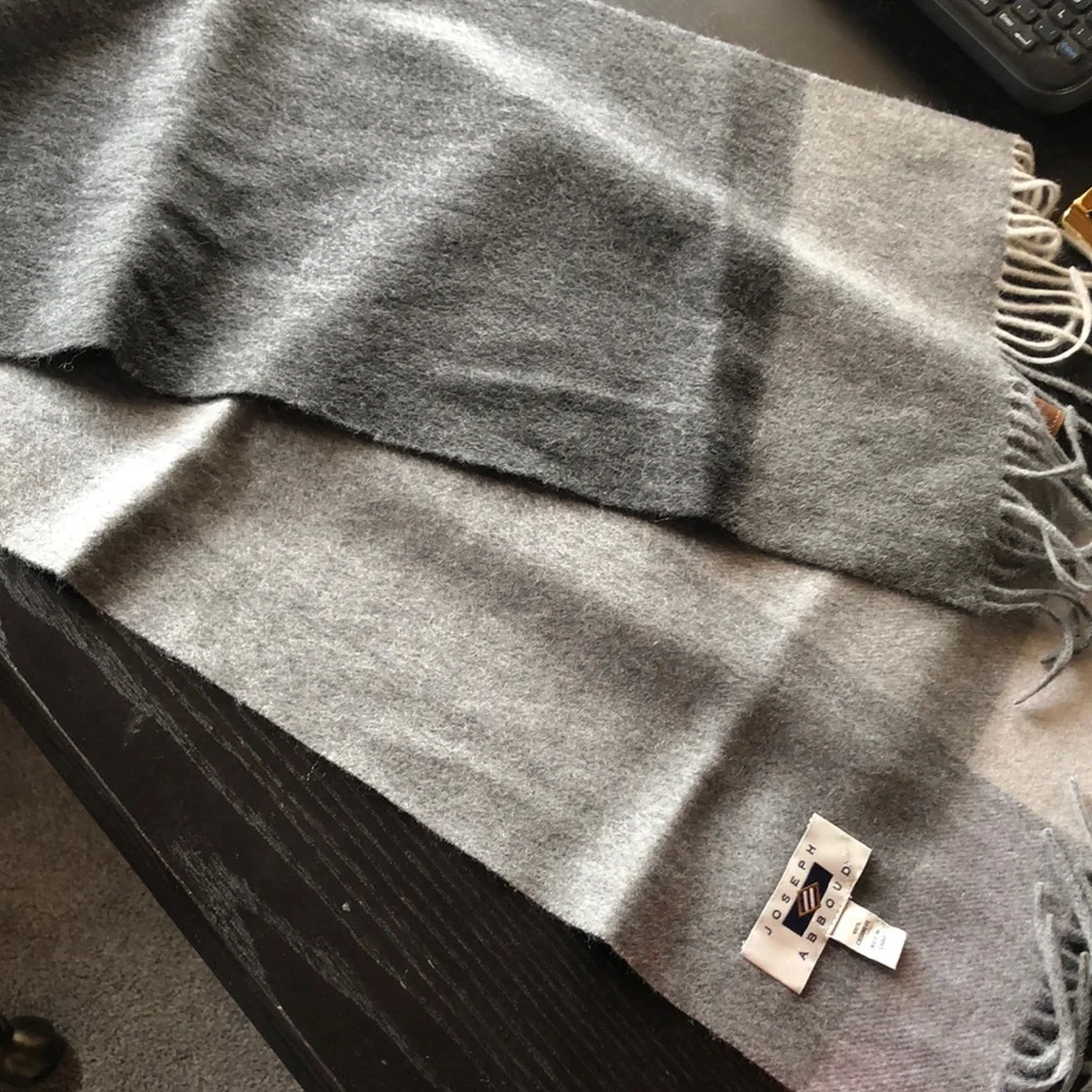 NWOT Joseph Abboud 100 cashmere scarf w fringe soft grey and medium grey 12x64